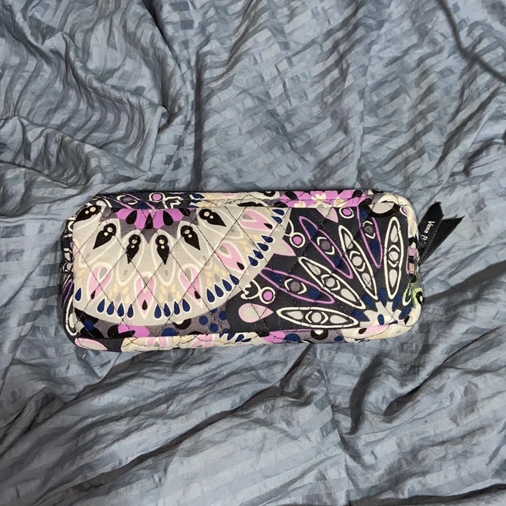 EUC Vera Bradley makeup bag. Zip closure